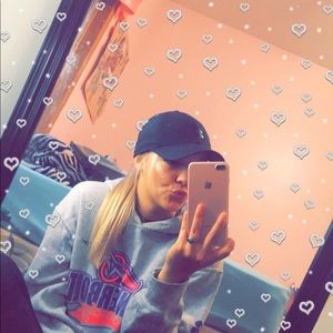 Meet your Posher, Hilary